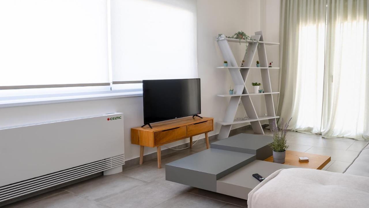 A Brand New, Beautifully Decorated Maisonette. Chalkida Bagian luar foto
